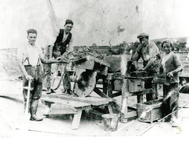 Franks Brickmakers Barton 1920s