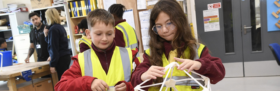 Children's University and Houlton visit to Construction Centre 07 11 25 (21).JPG